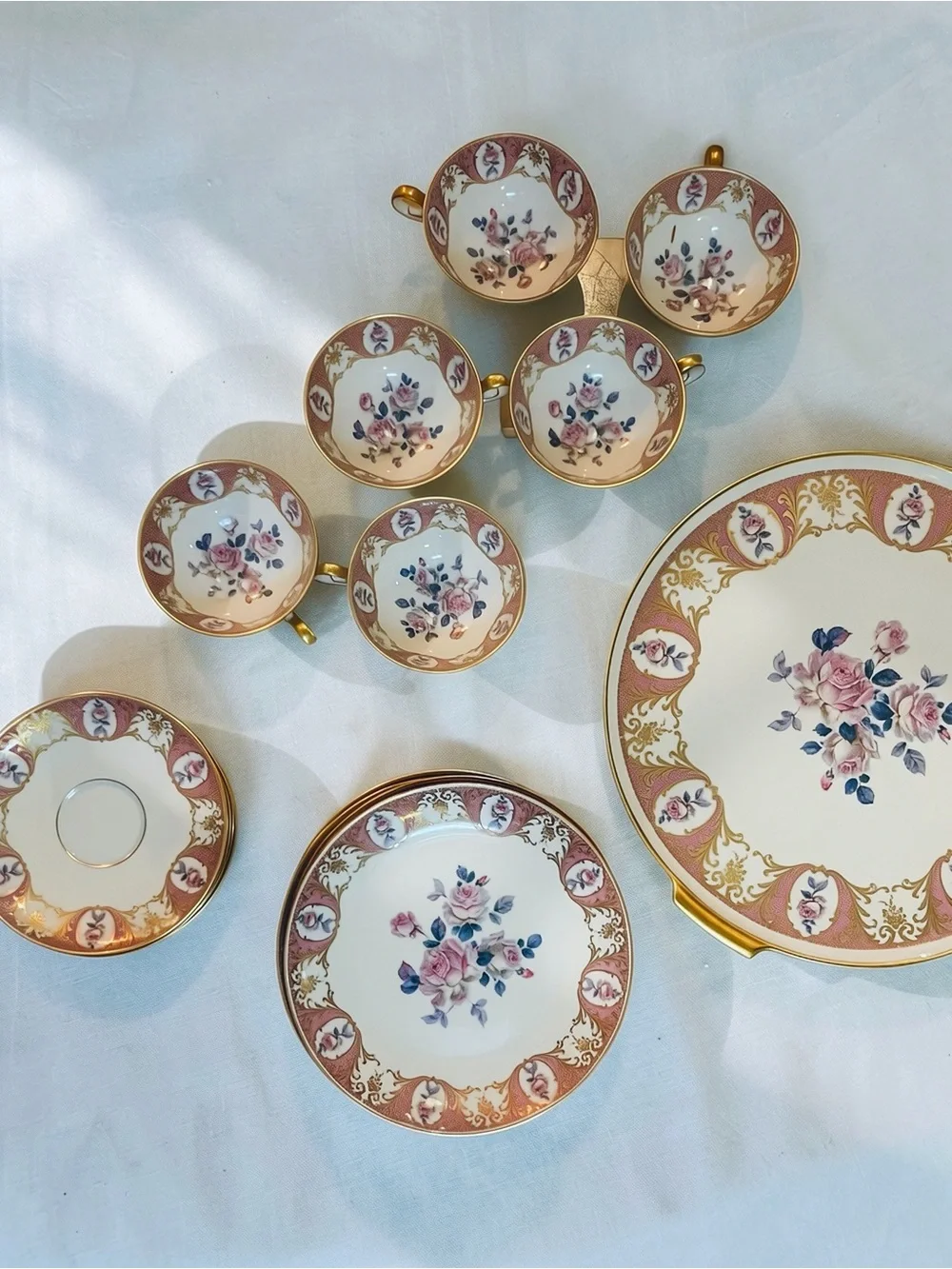 Mid-Century, 19-piece porcelain, Gold gilt tea/cake set by Kaiser, Germany